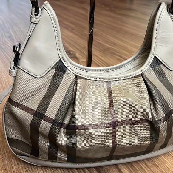 A40- π― % authentic Burberry shoulder bag - Picture 5 of 16